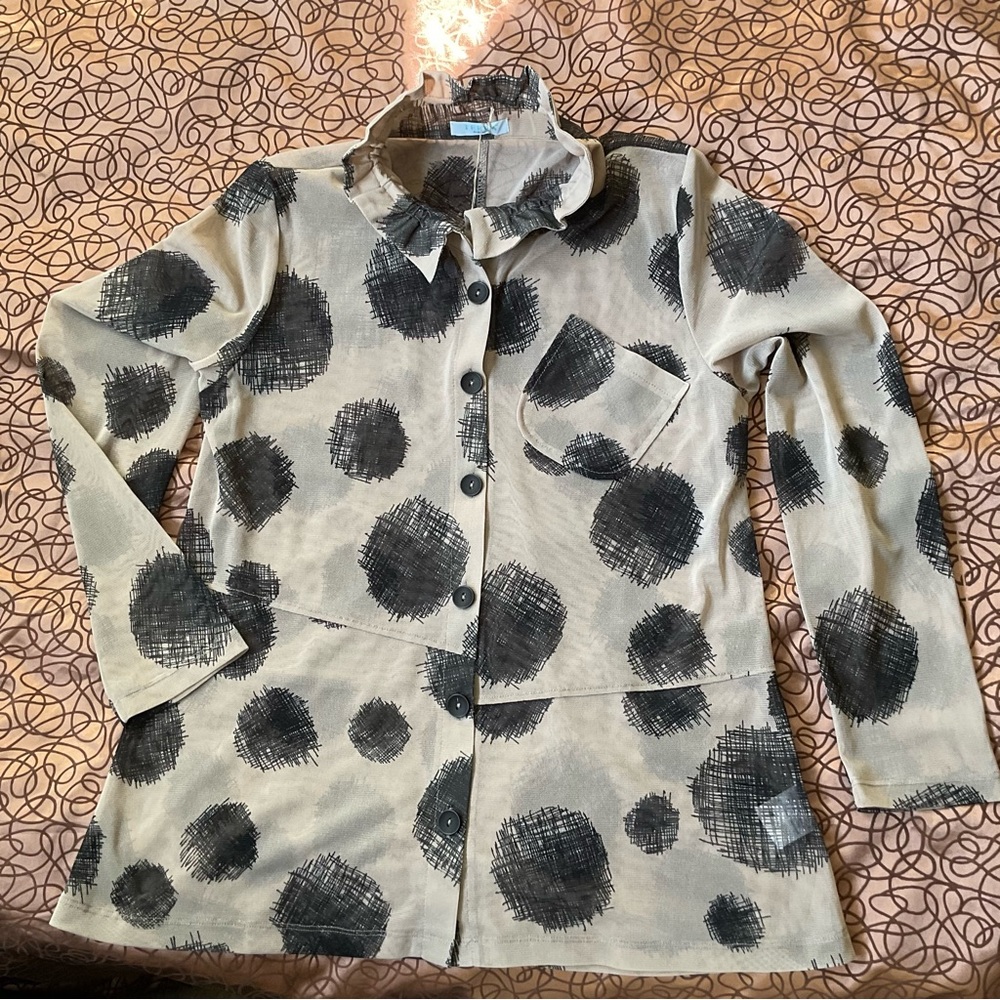 Textured Black and Tan Blouse
